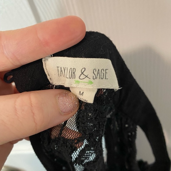 Taylor & Sage Black Sleeveless Floral Blouse - Picture 4 of 4